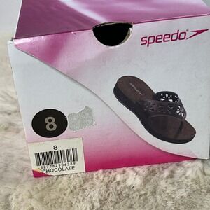 NWT Speedo Women's Thong Sandals Flip Flops Brown Metallic Cutout Size 8